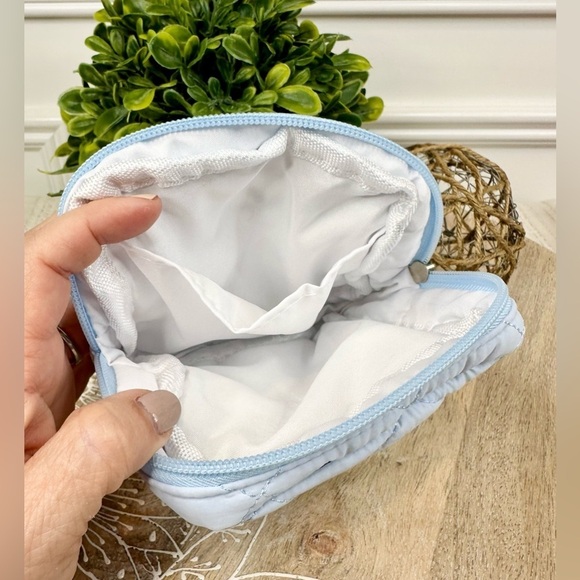 Cute Quilted Cosmetic Bag, Toiletry Bag with Bows - Picture 6 of 9